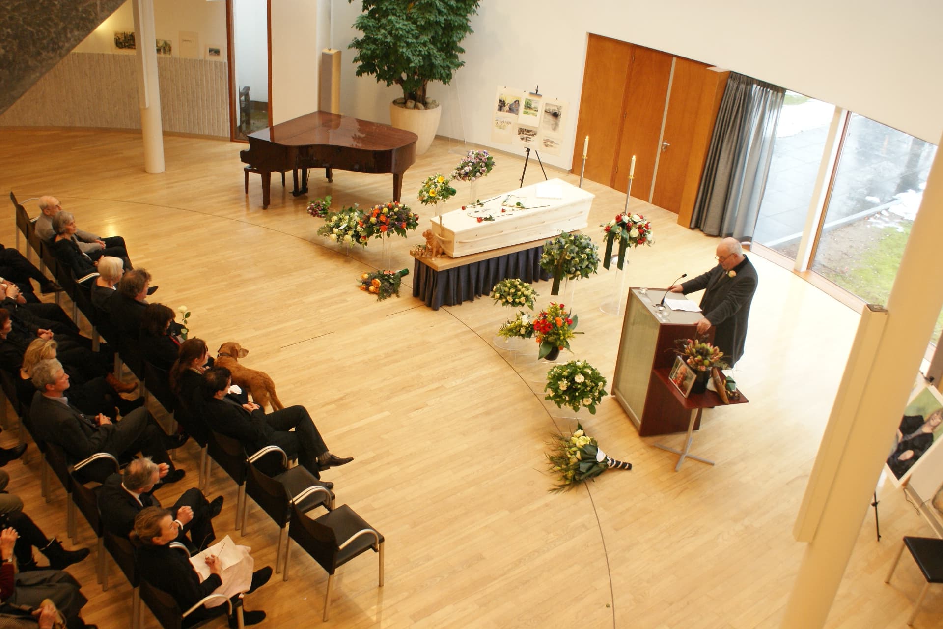 Aula van crematorium Rusthof tijdens een afscheid